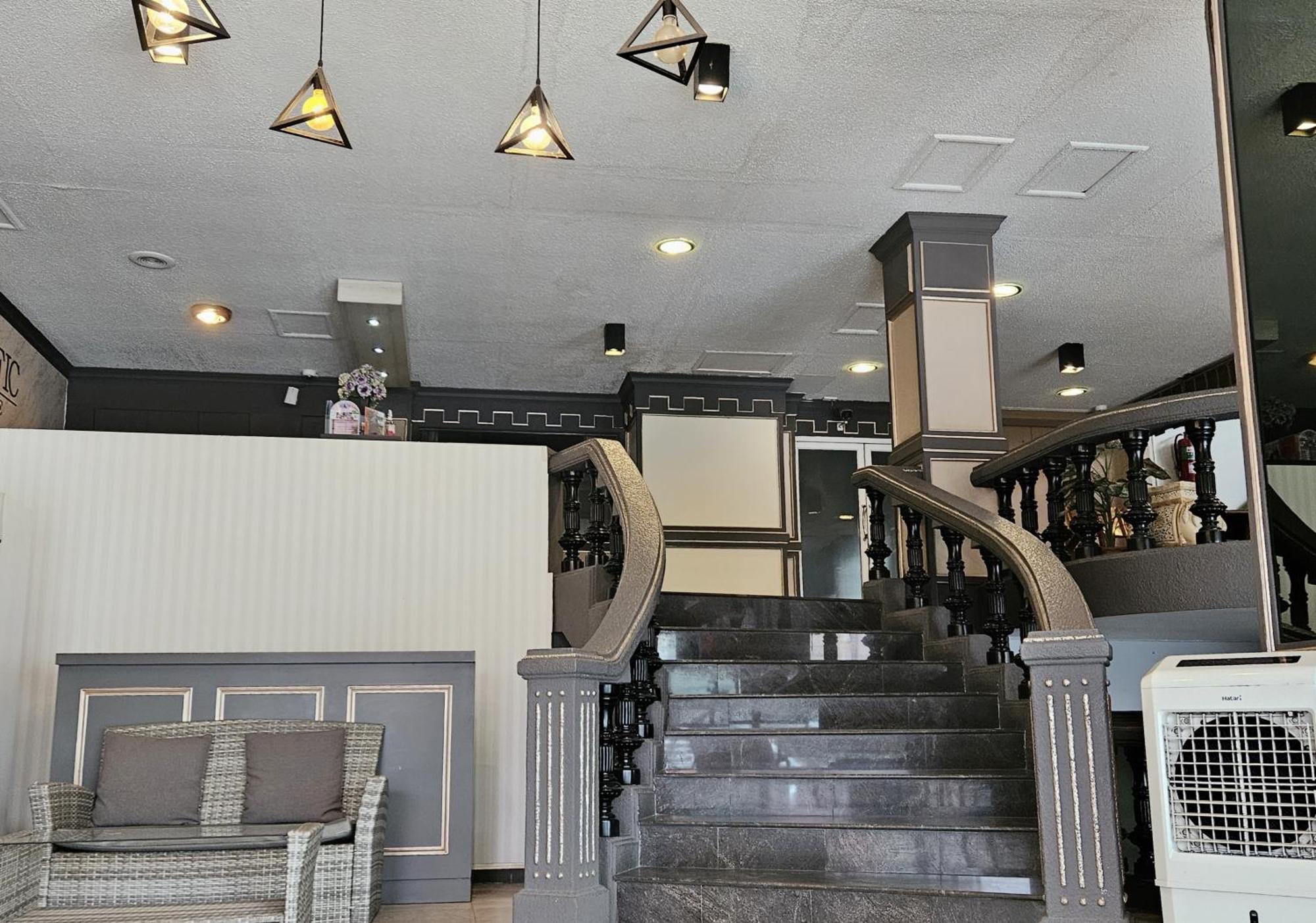 Pacific Aparthotel 2*